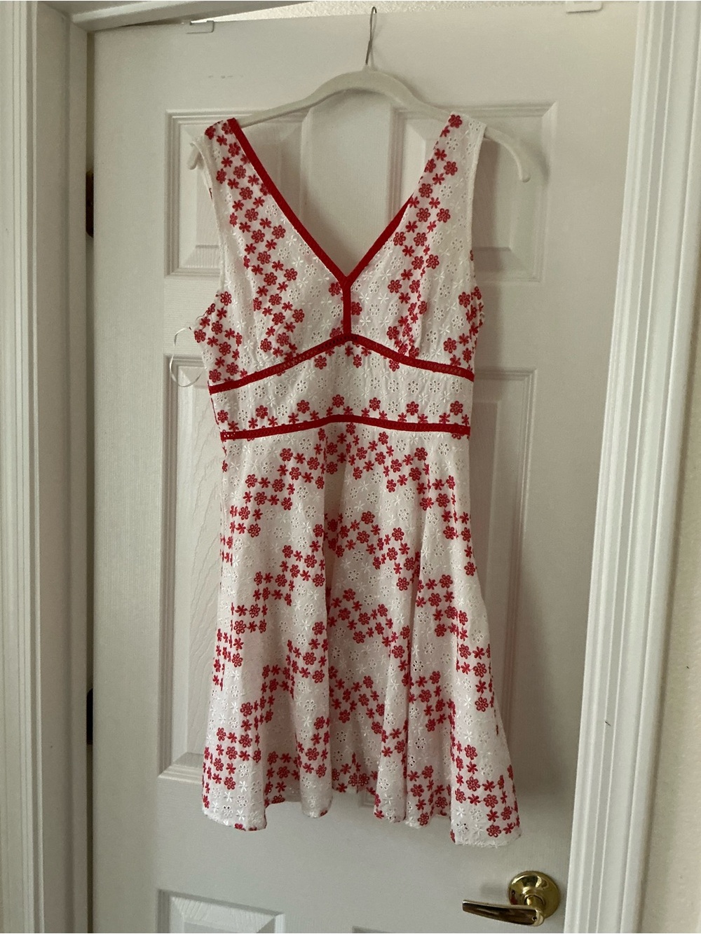 White & Red Floral V-Neck Sleeveless Dress